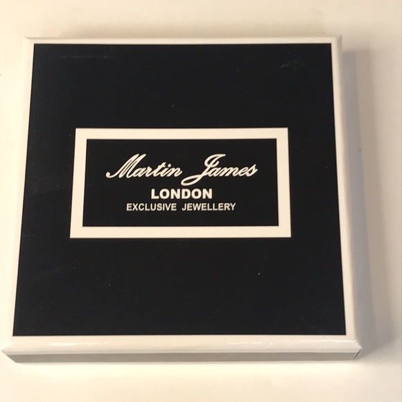 Martin James London synthetic diamond /rhinestone bracelet and earrings set - Picture 11 of 11